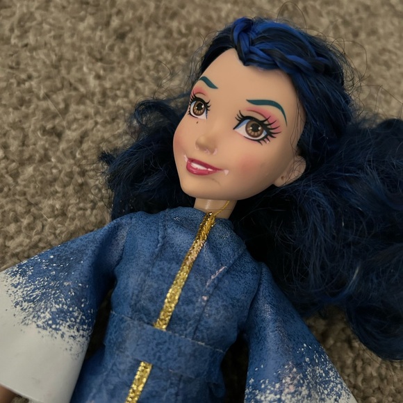 Desendants Isle of the Lost Evie Doll 2014 Disney Hasboro Blue Hair Barbie - Picture 2 of 7